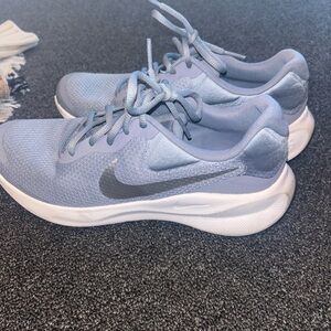 Nike Women's gray Running Shoes